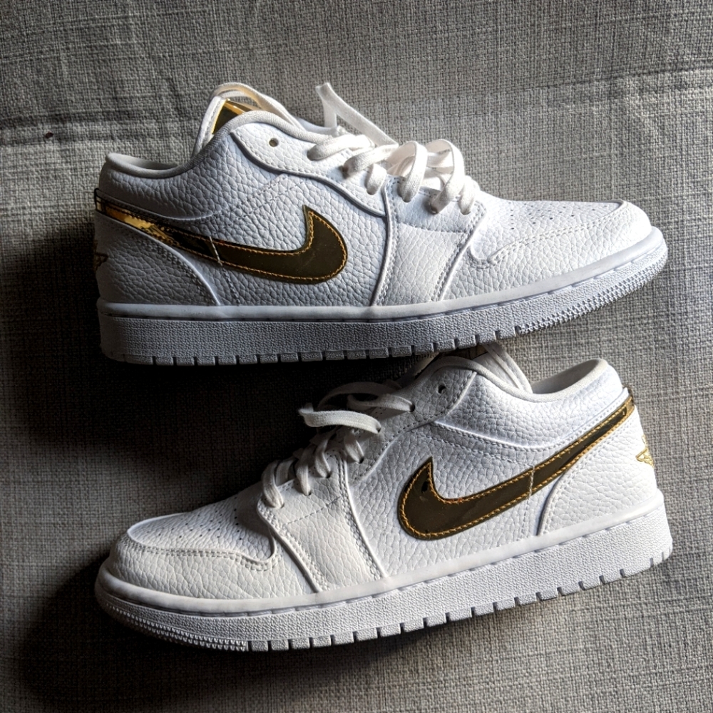 Women's Air Jordan 1 Retro Low " White Metallic Gold"